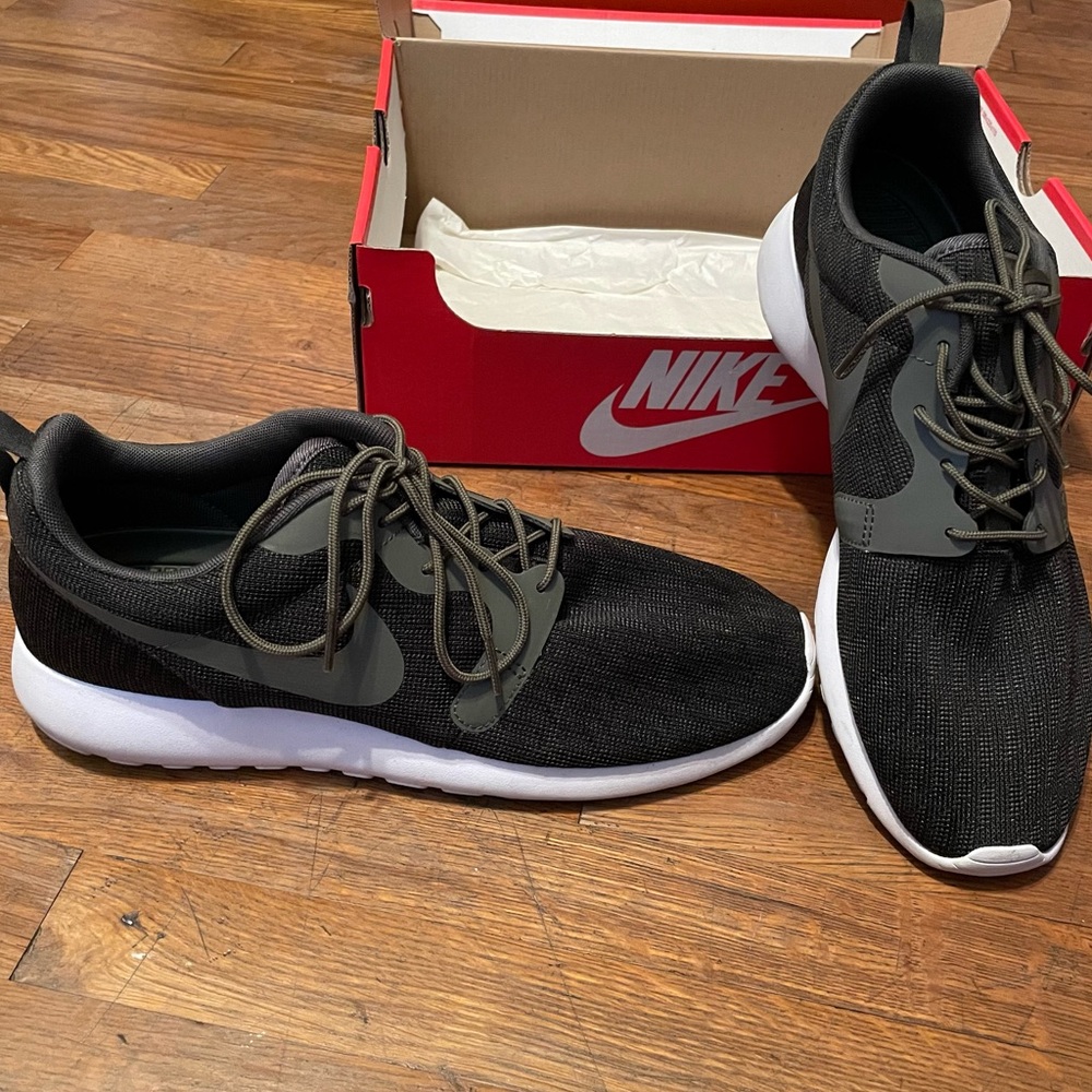 Nike Roshe One Men’s Size 11.5